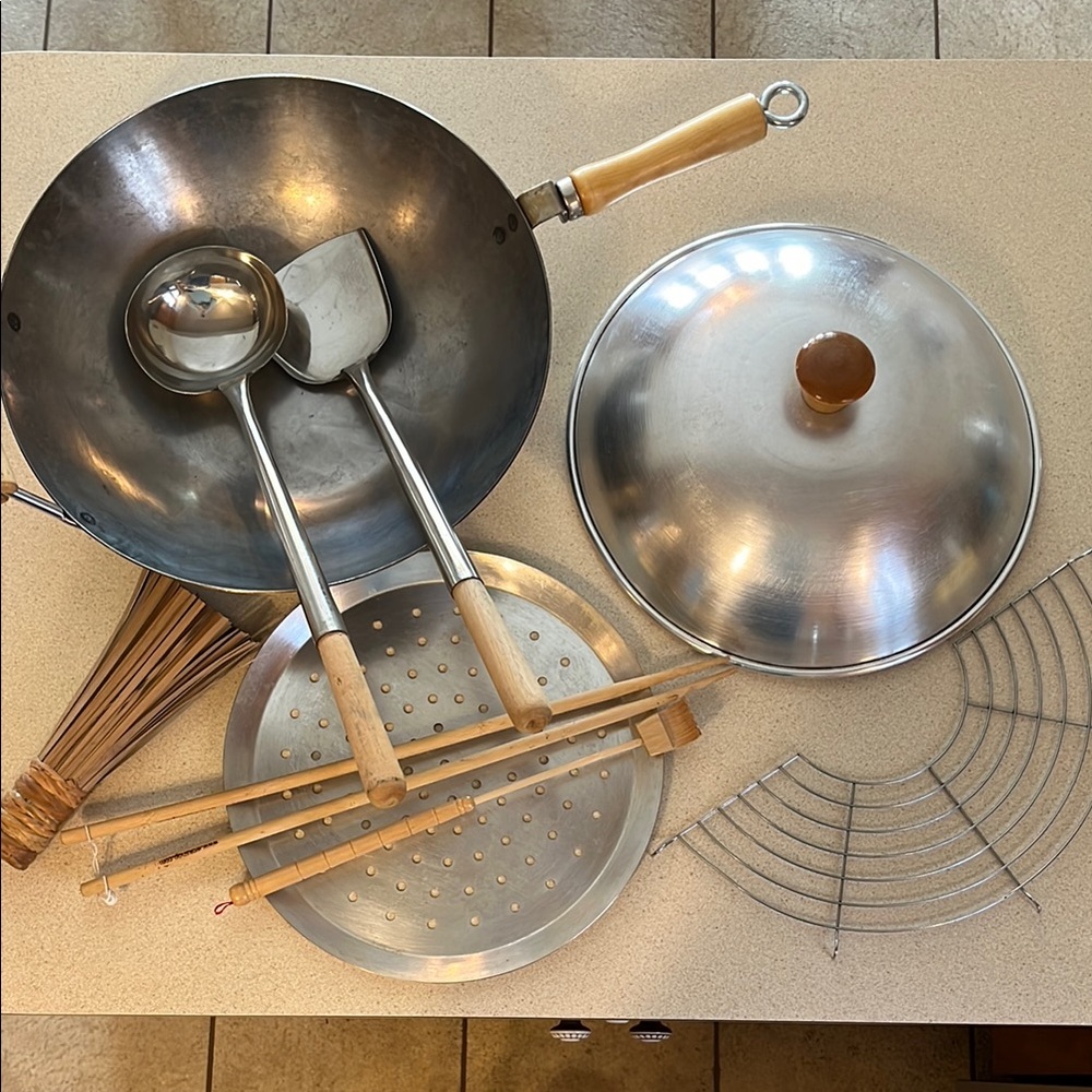 Carbon Steel Wok + Cooking Accessories